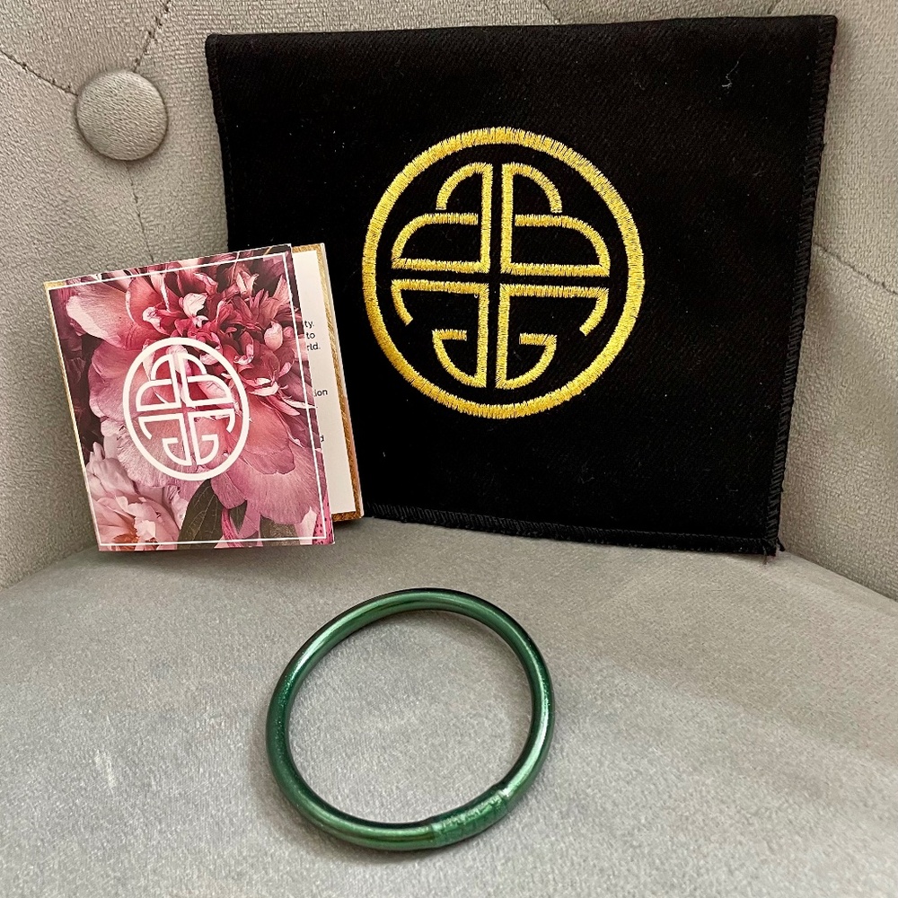 Green Women’s Bracelet - Unbranded Elegant Metal Bangle